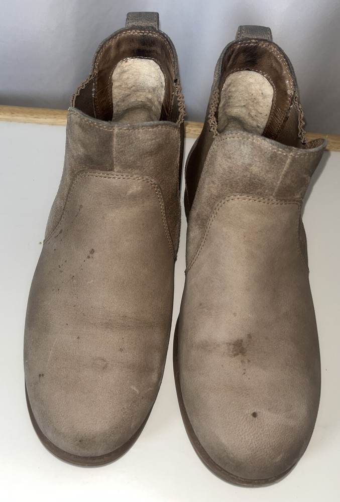 Ugg Woman Ankle Boots Brown Leather Pull On Chelsea 7.5 Some Stains 1009210