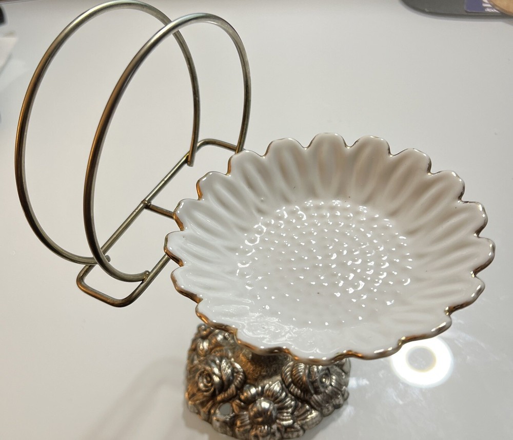 Vintage Pedestal White Soap Dish and Towel Stand 7.5