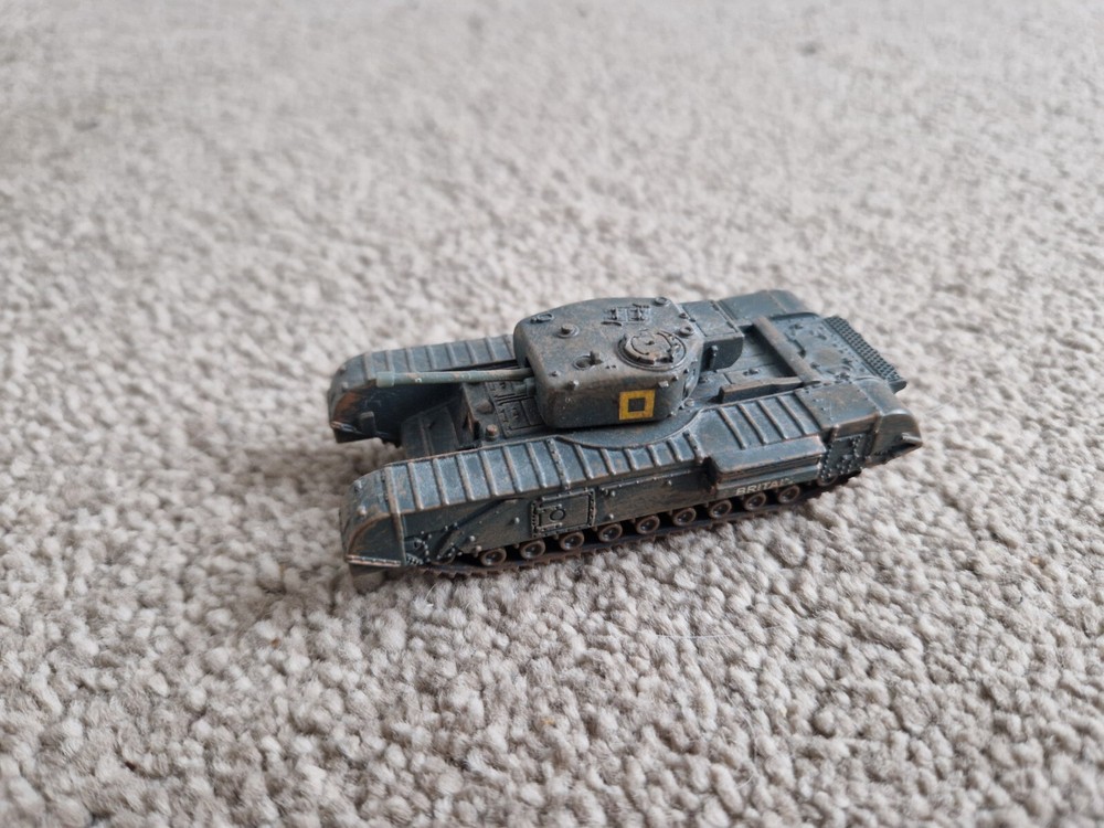 CORGI CLASSICS SHOWCASE 1/72 CHURCHILL MK IV BRITISH ARMY WW2 DIECAST TANK