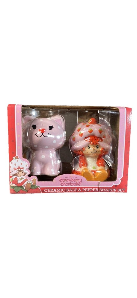 🍓NIB Strawberry Shortcake Ceramic Salt & Pepper Shaker Set