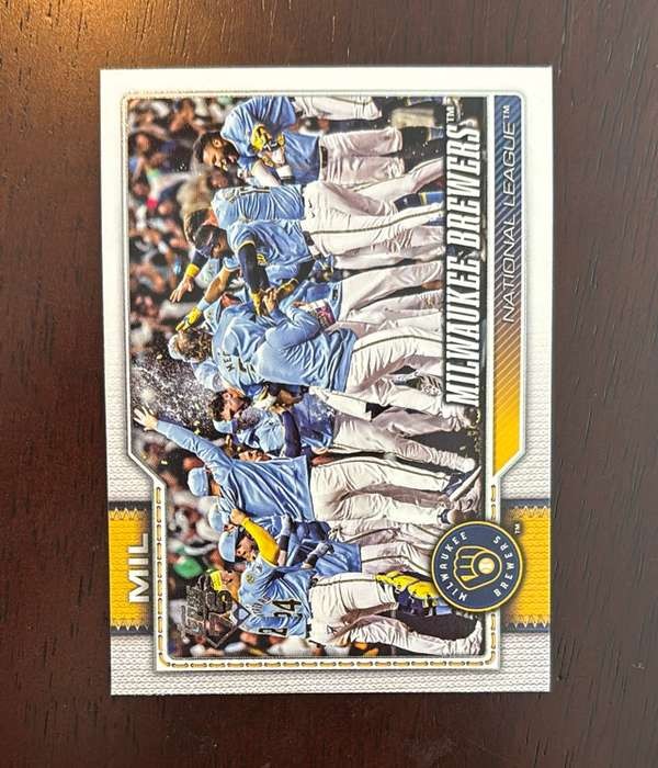 2026 Topps #107 Milwaukee Brewers