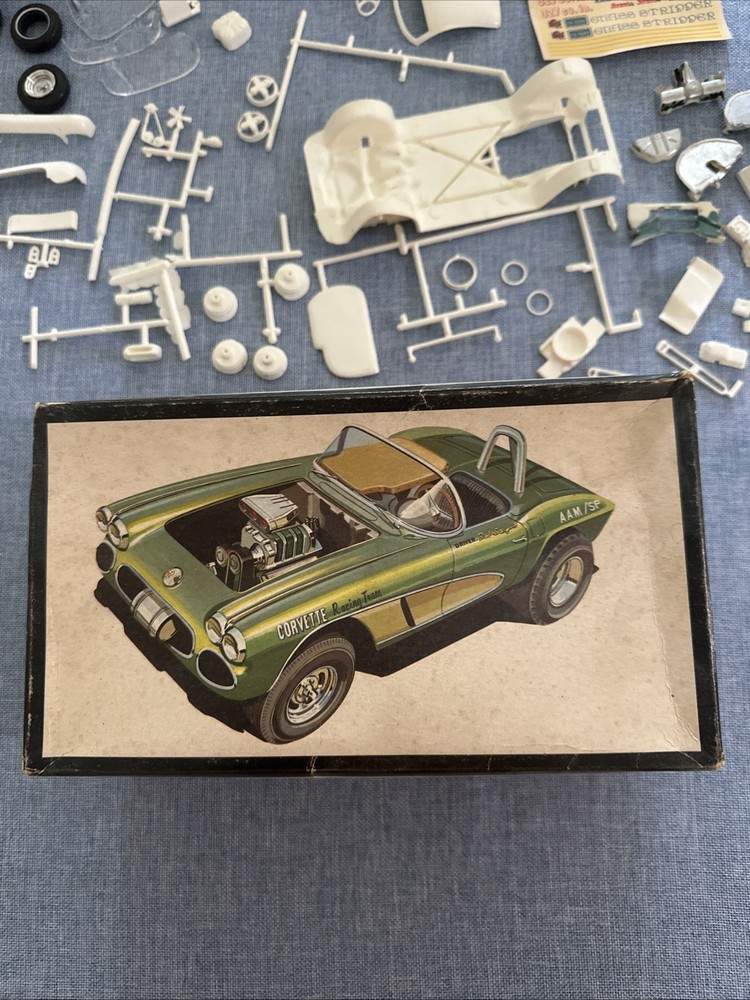 Vintage 1962 Corvette, 1/25, AMT, Partially Assembled