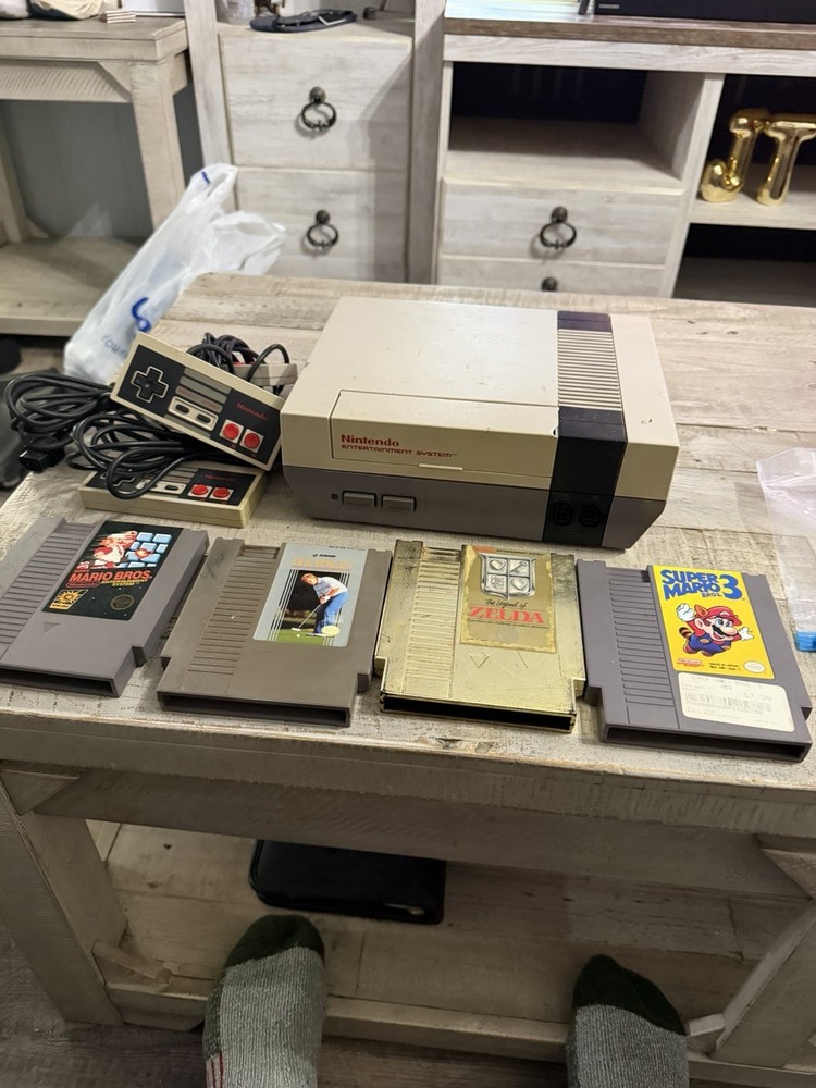 Nintendo Entertainment System NES Console - Gray (NES-001)3 Controllers/cables/4 Games