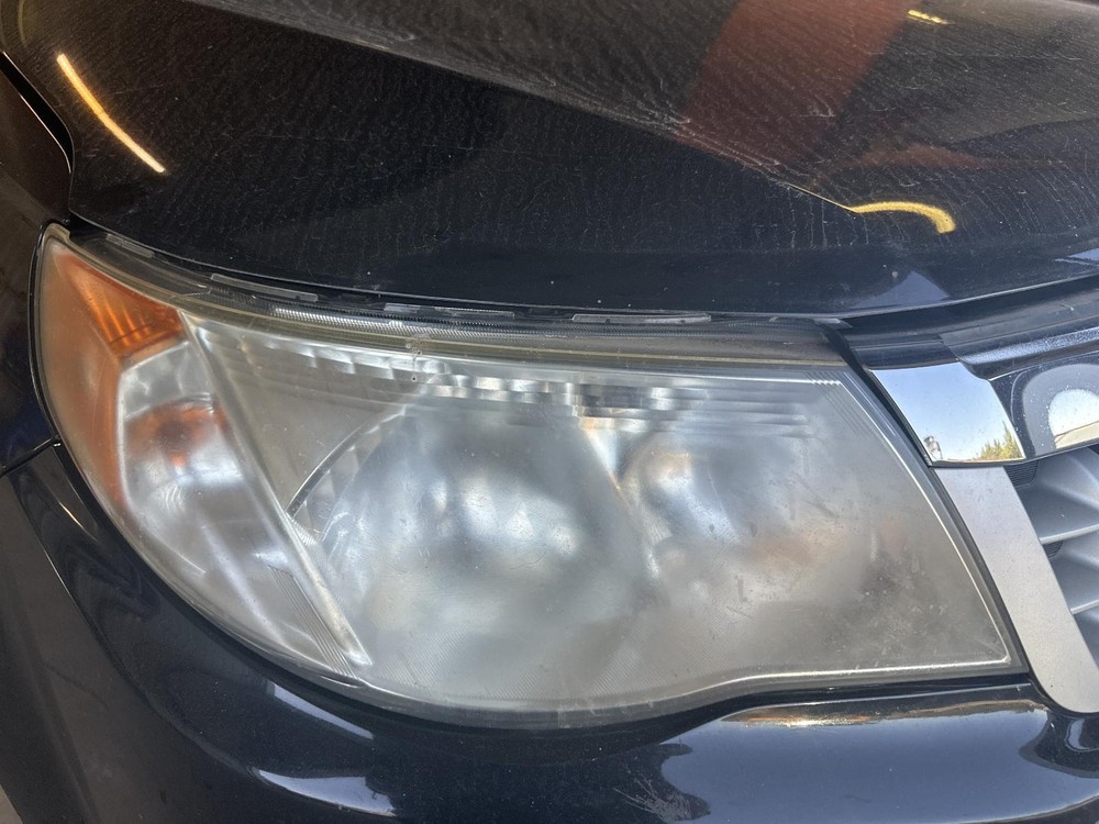 Used Right Headlight Assembly fits: 2011 Subaru Forester halogen Right Grade B