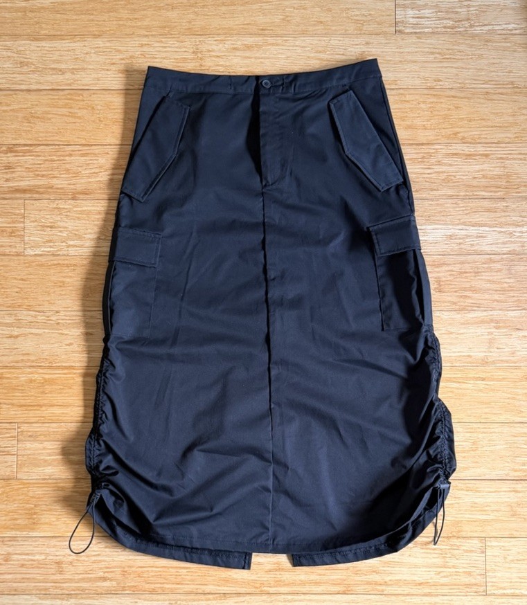 Women’s Black Solid Cargo Knee-Length Skirt Pockets Button Closure Drawstring