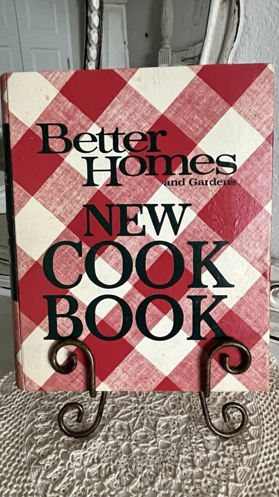 Better Homes & Gardens NEW COOK BOOK 1968 Vintage Ring Binder~ 6th Printing 1973