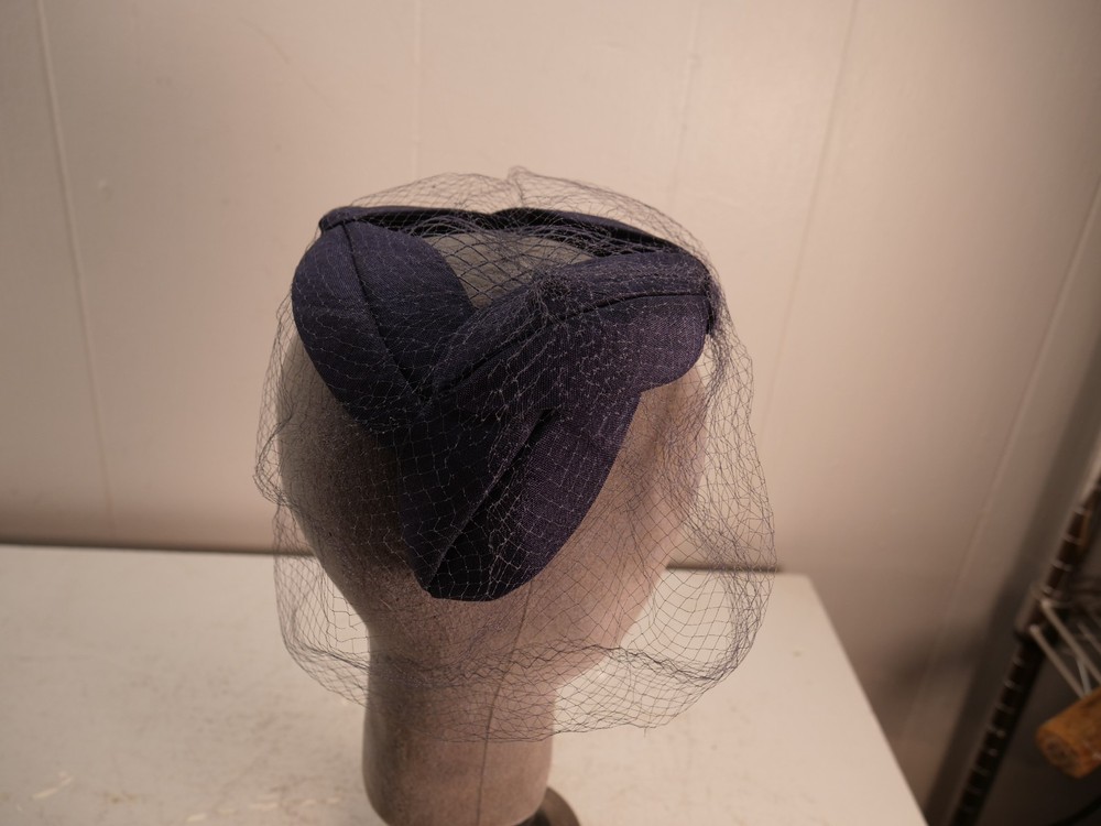 1940s Navy Velvet Cocktail Hat Veil Fascinator VTG
