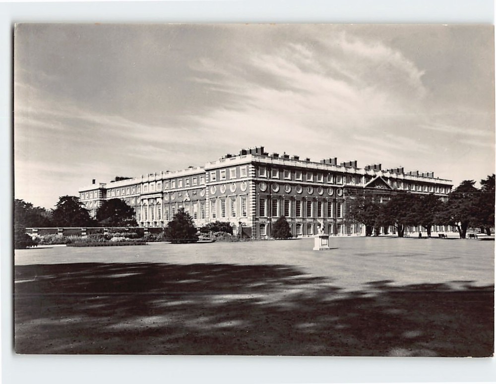 Postcard Hampton Court Palace Middlesex England