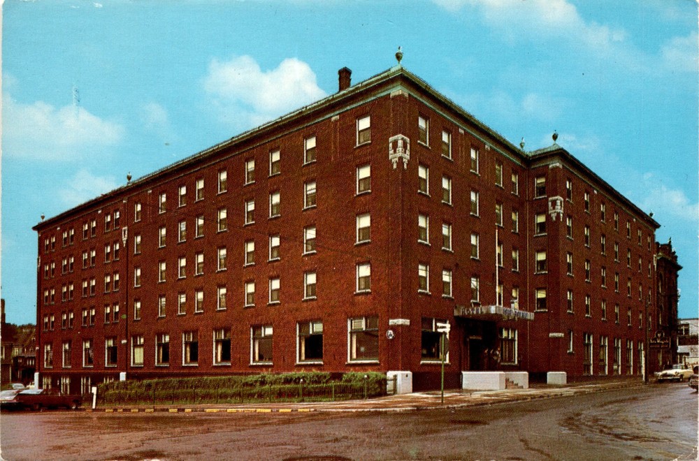 ISLE ROYALE HOTEL, Sydney, Cape Breton, Nova Scotia, Sydney Harbour, Postcard