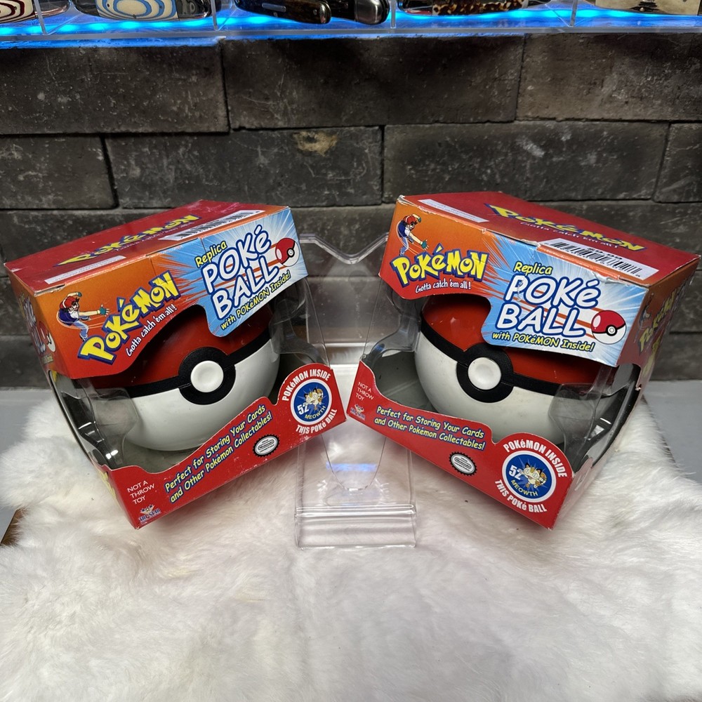 1999 Vintage Pokémon Replica Poke Ball w/ Pokemon Inside Meowth #52 By Nintendo