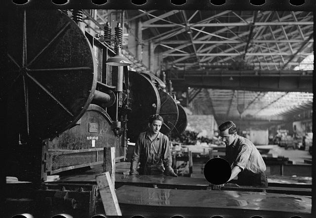 Photo:Pittsburgh Pennsylvania 1938 Steel Sheet Cutting Factory Workers