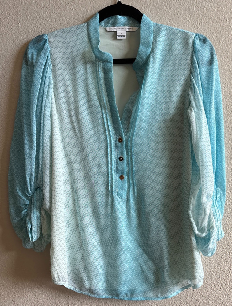 Diane von Furstenberg Silk Blue White Dots Printed Blouse Size 0 XXS EUC