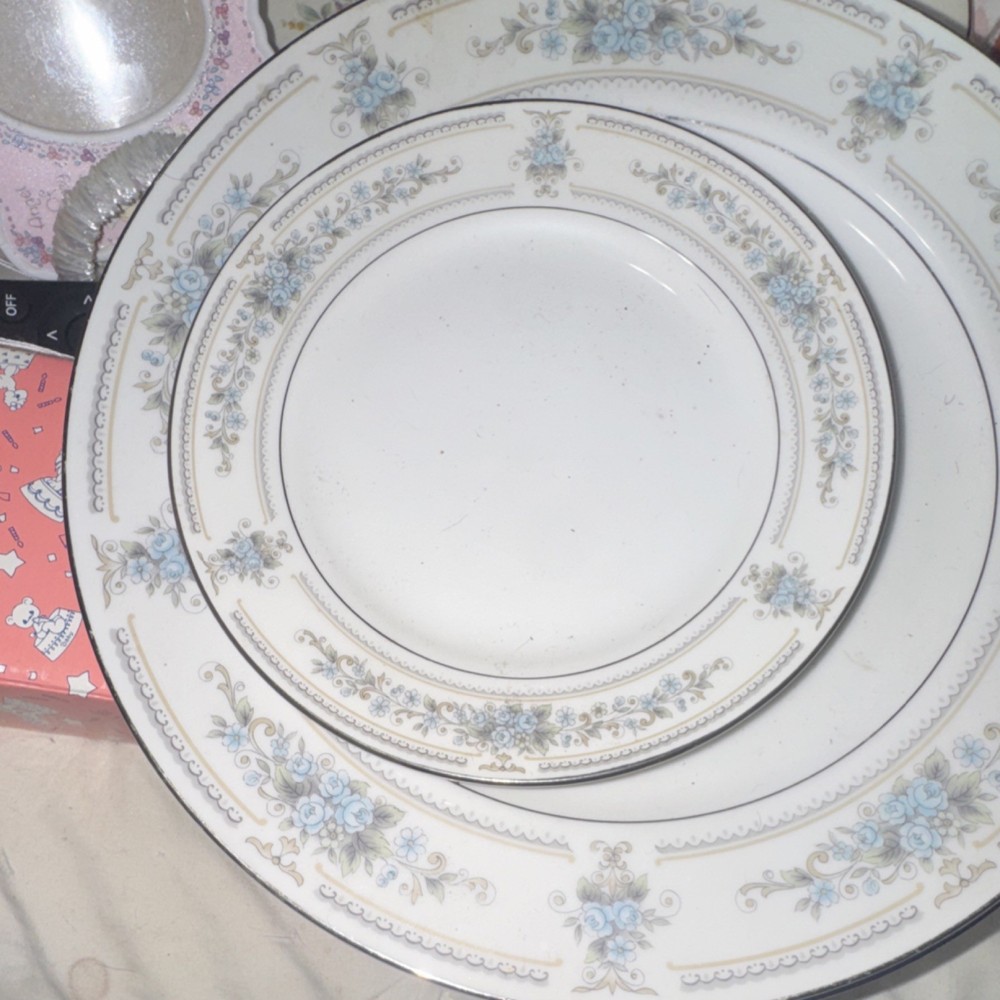 Elington Porcelain Floral Dinner Set Japan Plates Bowls White Blue Gold Glossy