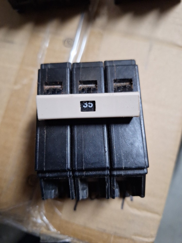 1) New Take Out Eaton 3 pole 35 amp Circuit Breaker CH335