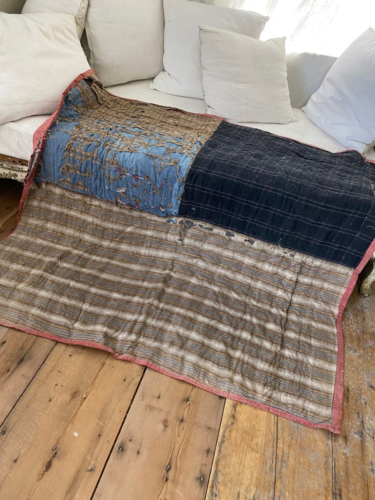 TREASURE hunt of a textile ! Antique 18th century quilted fragment textile Cham