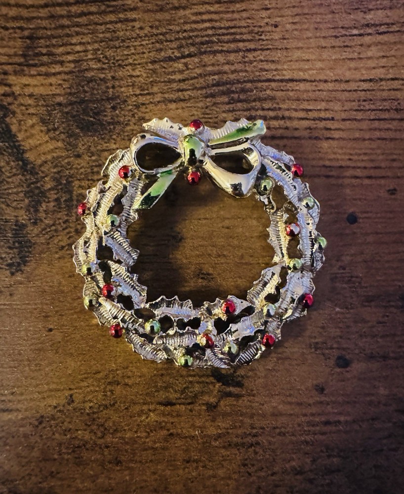 Vintage Mid Century Gerrys Enamel Rhinestone Christmas Holy Wreath Pin Brooch