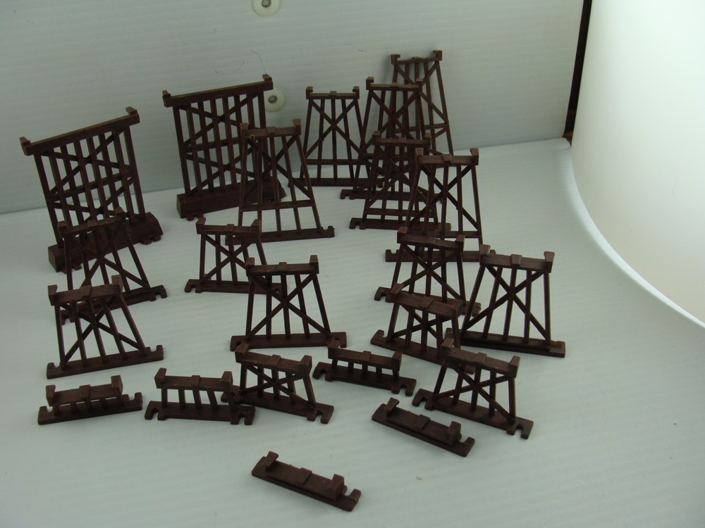 HO Scale Train Track Assorted  lot of Trestles 22  pcs total