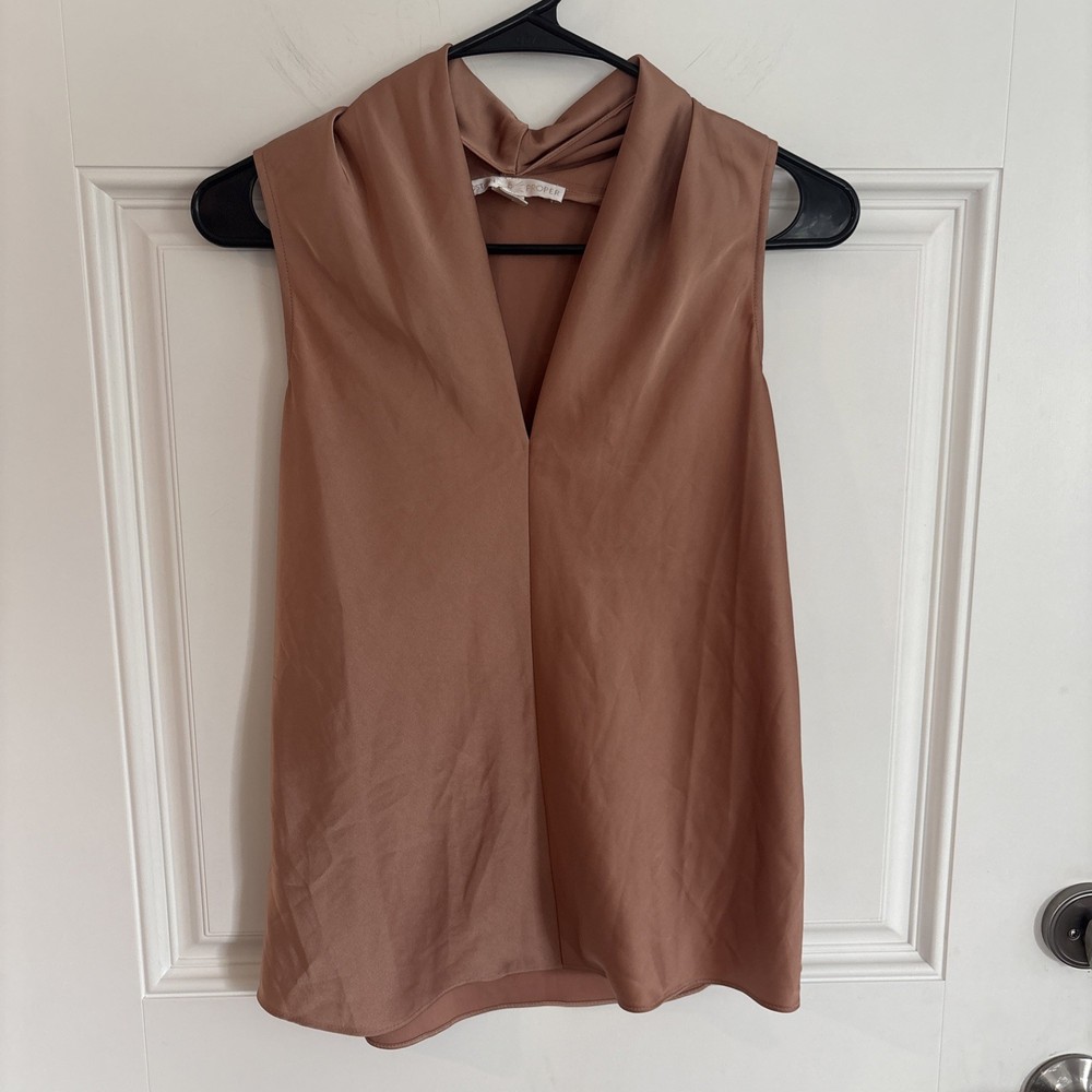 Boston Proper WOMEN'S Sleeveless Blouse Size 6 SUNTAN V NECK TAUPE