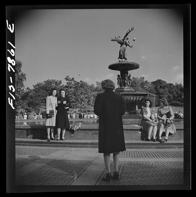Photo:New York City NY Bethesda Fountain Central Park 1930s Women posing