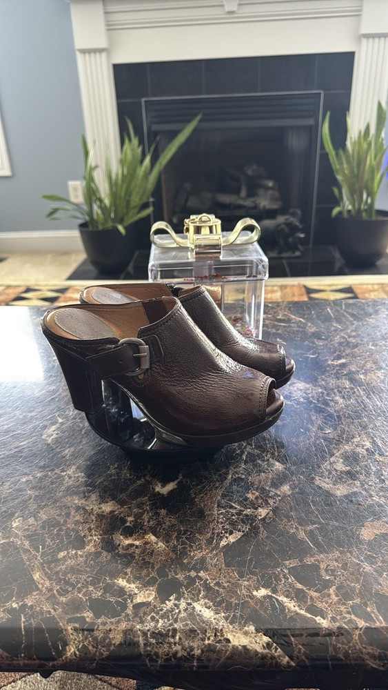 NURTURE Marry Brown Patent Leather Peep Toe Mule Clog Platform Heels Size 8.5 M