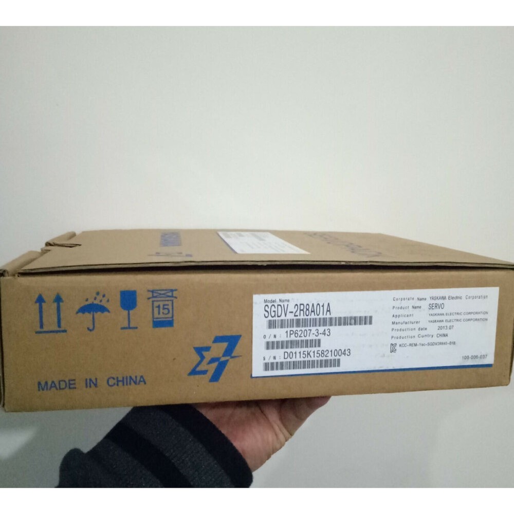 Yaskawa SGDV-2R8A01A Servo Drive SGDV2R8A01A NEW In Box Expedited Shipping 1PC