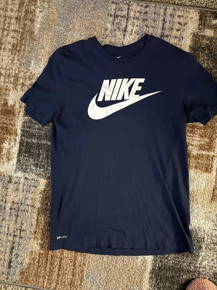 Nike Classic Fit Cotton T-Shirt for Men and Women