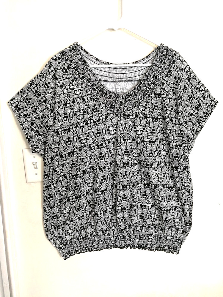 Lane Bryant Womens Blouse 22/24 Plus Black White V-Neck Ruffle Top Short Sleeve
