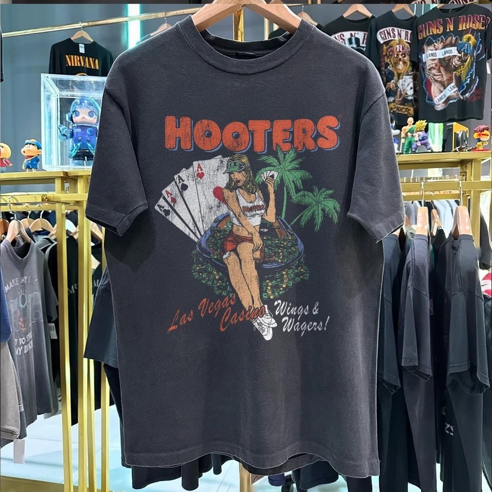 Hooters Wings And Wagers Las Vegas Retro Graphic T-Shirt S-5XL