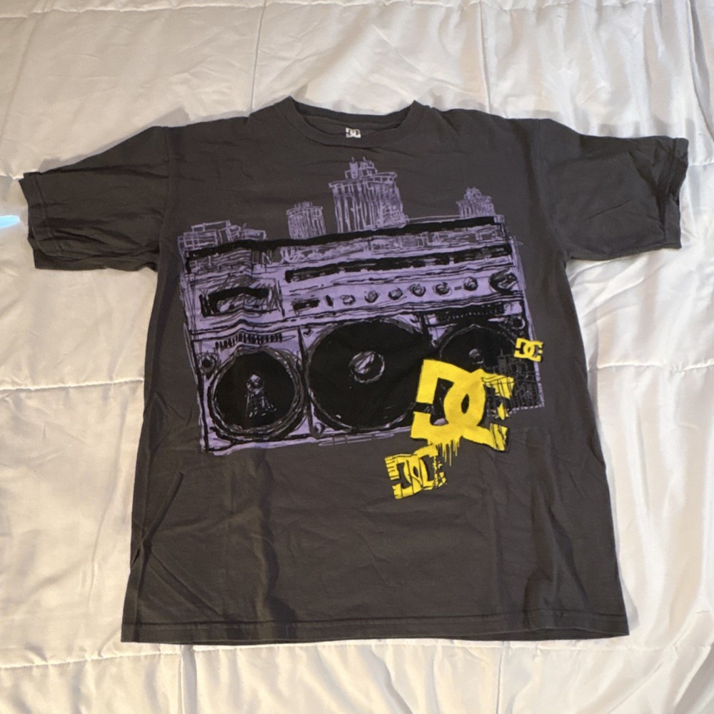 DC Men's Gray Graphic Print Logo Crew Neck Short Sleeve Cotton Knit T-Shirt M