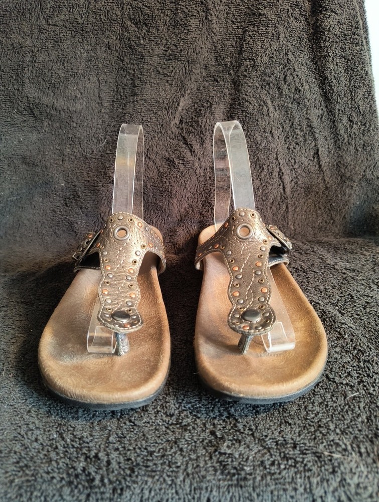 TAOS Siren Thong Sandals Womens Size 7 Metallic Gray Leather Studded