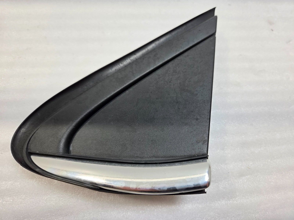 2016-2019 CHEVROLET CRUZE FRONT LEFT FENDER UPPER REARWARD CORNER MOLDING OEM