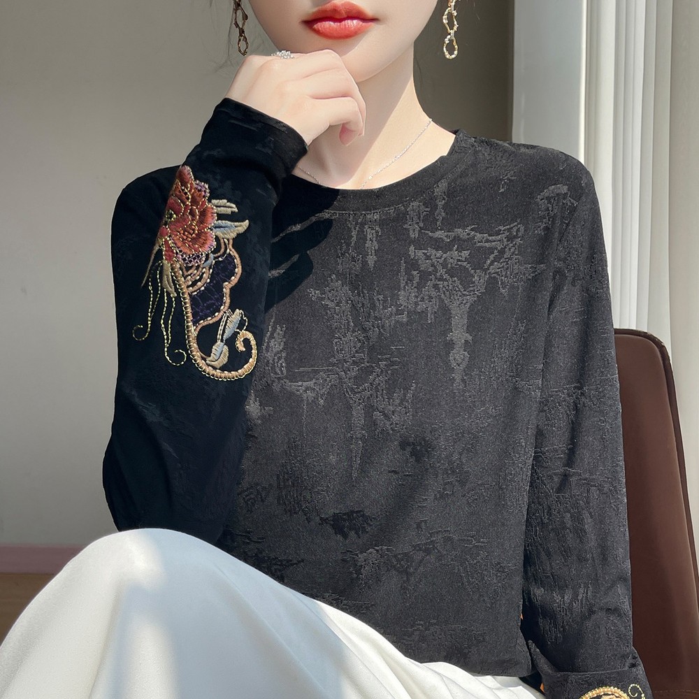 2026 Spring New Chinese Style Round Neck Knit Top Womens Embroidery Loose Shirts
