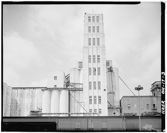 Photo:Elevator Silo Industrial Building 1900s Grain Elevator Wall View