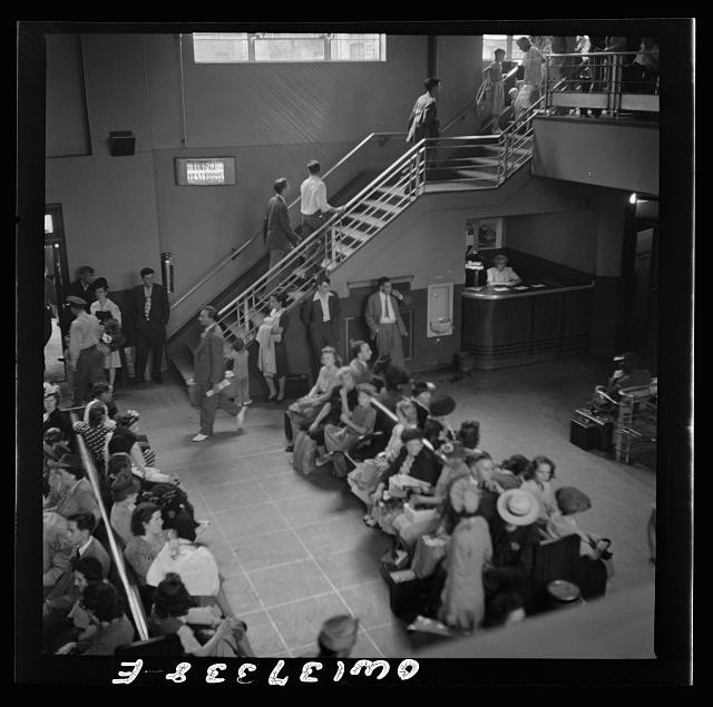 Photo:Pittsburgh Pennsylvania Bus Terminal Waiting Room 1943