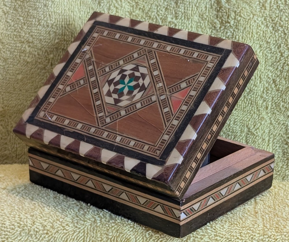 Vintage Marquetry Lacquered Mosaic Wood Inlay Jewelry Box *Read*