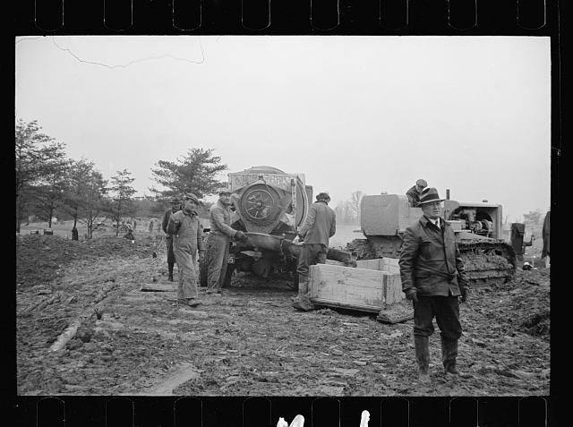 Photo:1930s Men Tank Track Vehicle Mud Military Work Crew Wartime Photo