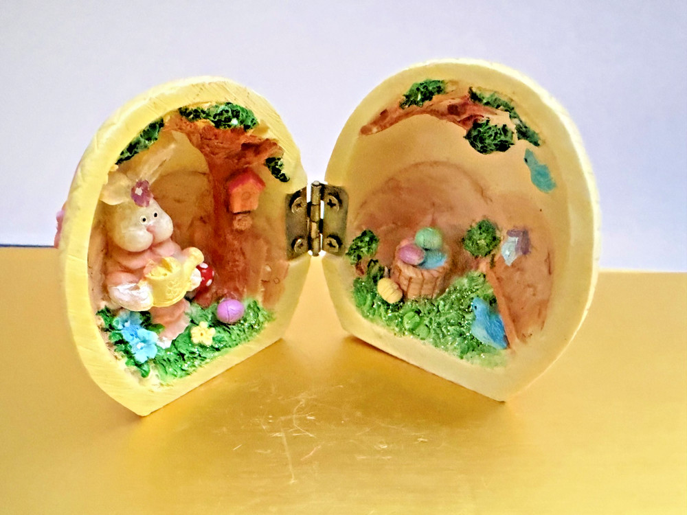 Vintage Handpainted Easter Egg Hinged 2.5