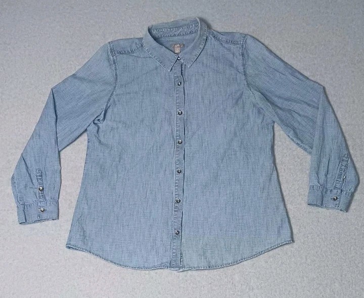 J Jill Long Sleeve chambray denim button down Up Womens Size Medium Blue Cuffed