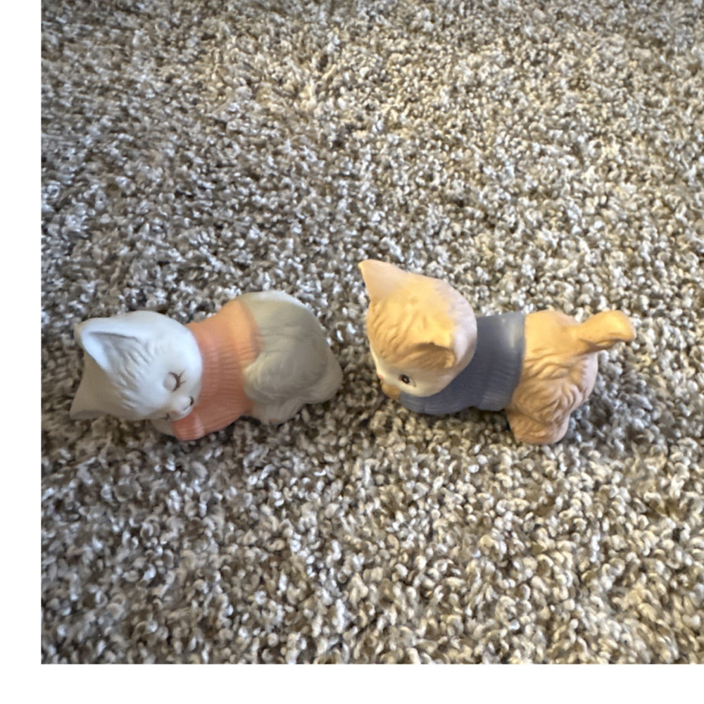 Ceramic Cat Shaped Multicolor Salt & Pepper Shakers Set Animal Novelty 2-Piece