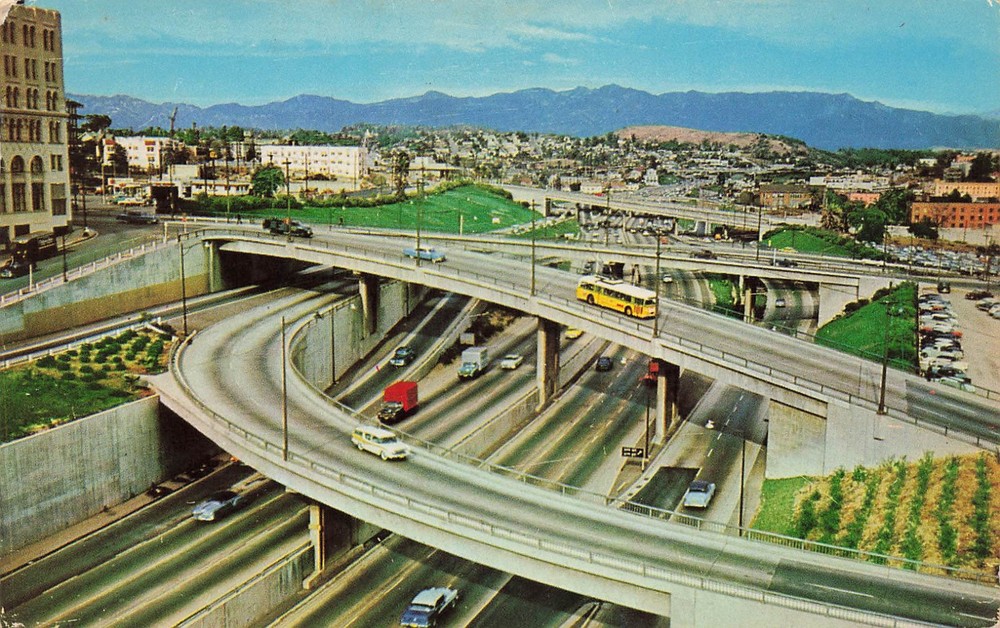 HARBOR FREEWAY LOOKING NORTH FROM 6TH ST POSTCARD LOS ANGELES CALIFORNIA 1950s