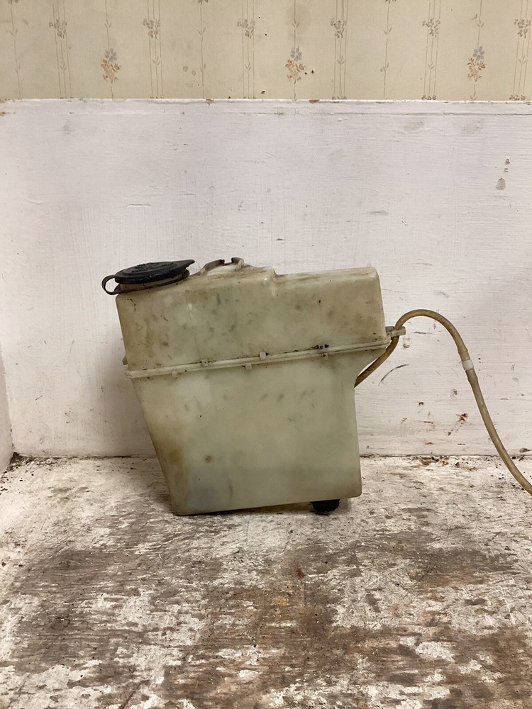 1989-1995 Toyota Pickup Truck Washer Fluid Tank Reservoir