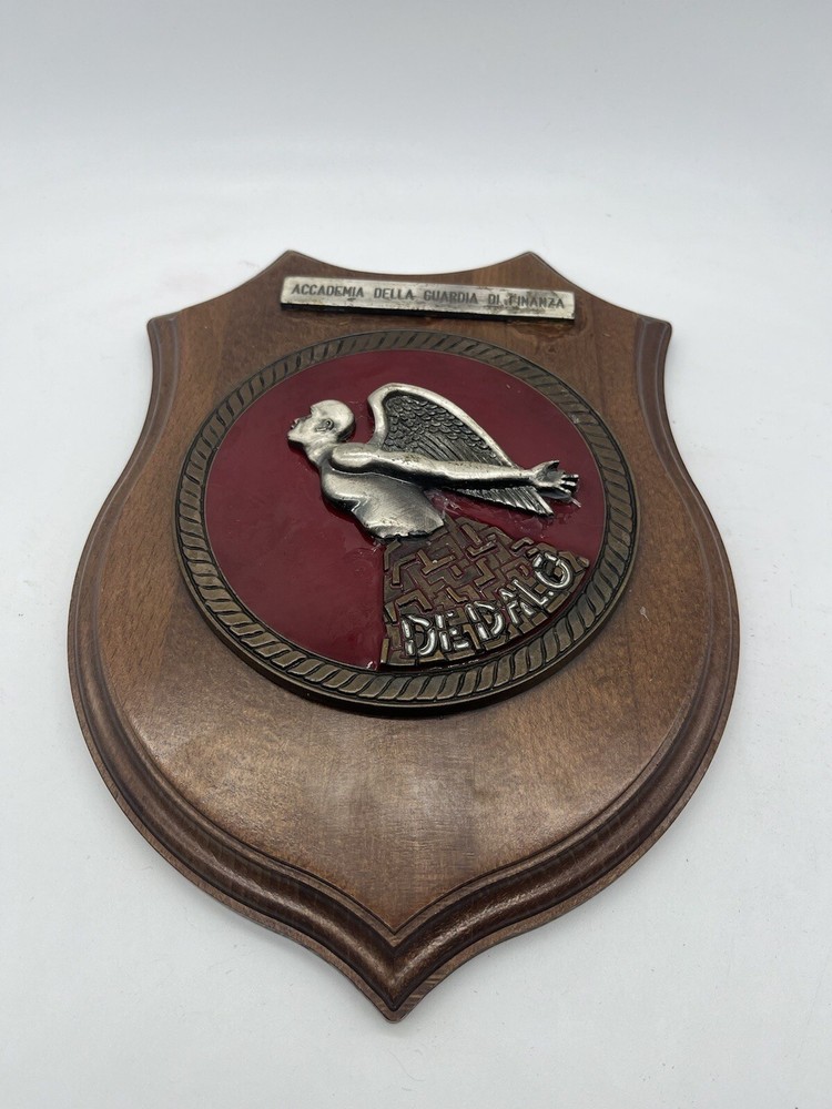 Crest In Wood Academy Of The Guardia Di Finanza Dedalo-image