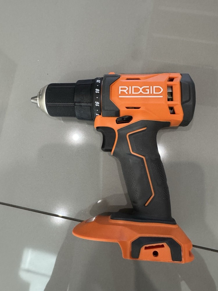 Ridgid R86001 18V Hyper Lithium-Ion 1/2 Inch Drill Driver with Battery R840087