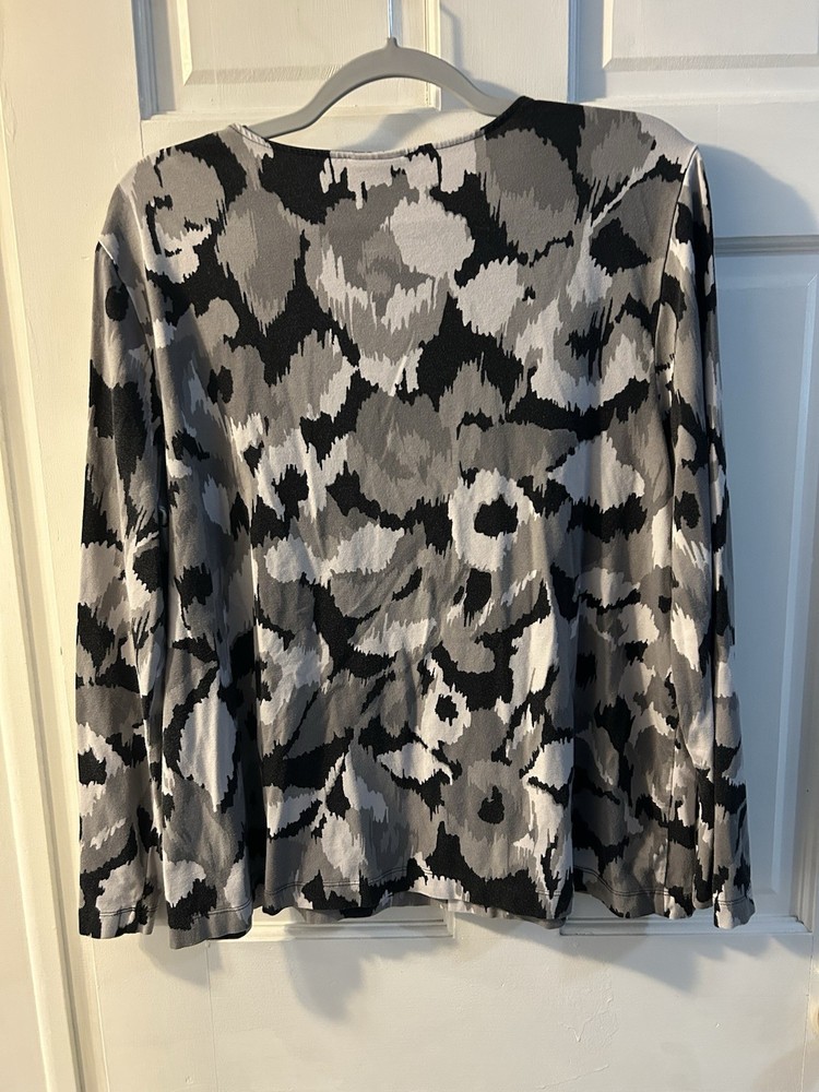 Chico's Weekends Women’s Size 3 Gray Black White Abstract Scoop Neck Top LS