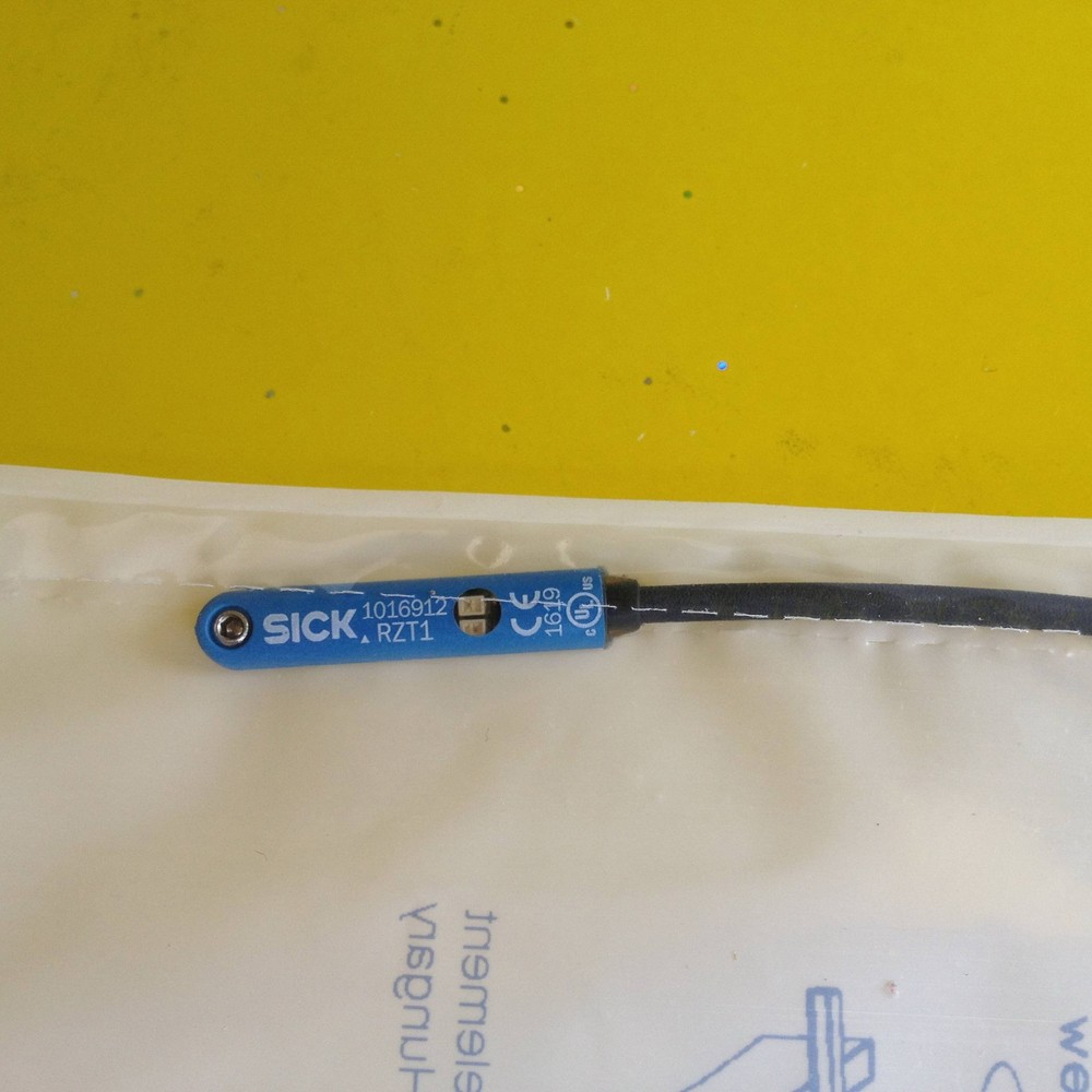 One New Sick Mmagnetic Switch RZT1-03ZRS-KP0 1016912 DHL SHIPPING
