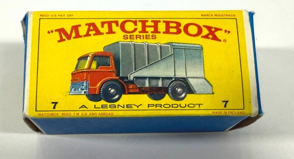 MATCHBOX. #7. FORD REFUSE TRUCK. 1/64 SCALE. RR-VJ