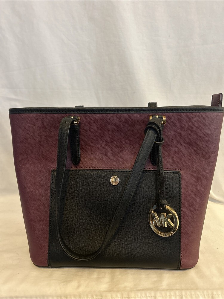 Preowned Michael Kors Jet Set Top Zip Snap Pocket Tote in Plum  & Black