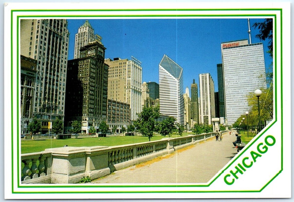 Postcard - Michigan Avenue at Grant Park, Chicago, Illinois, USA