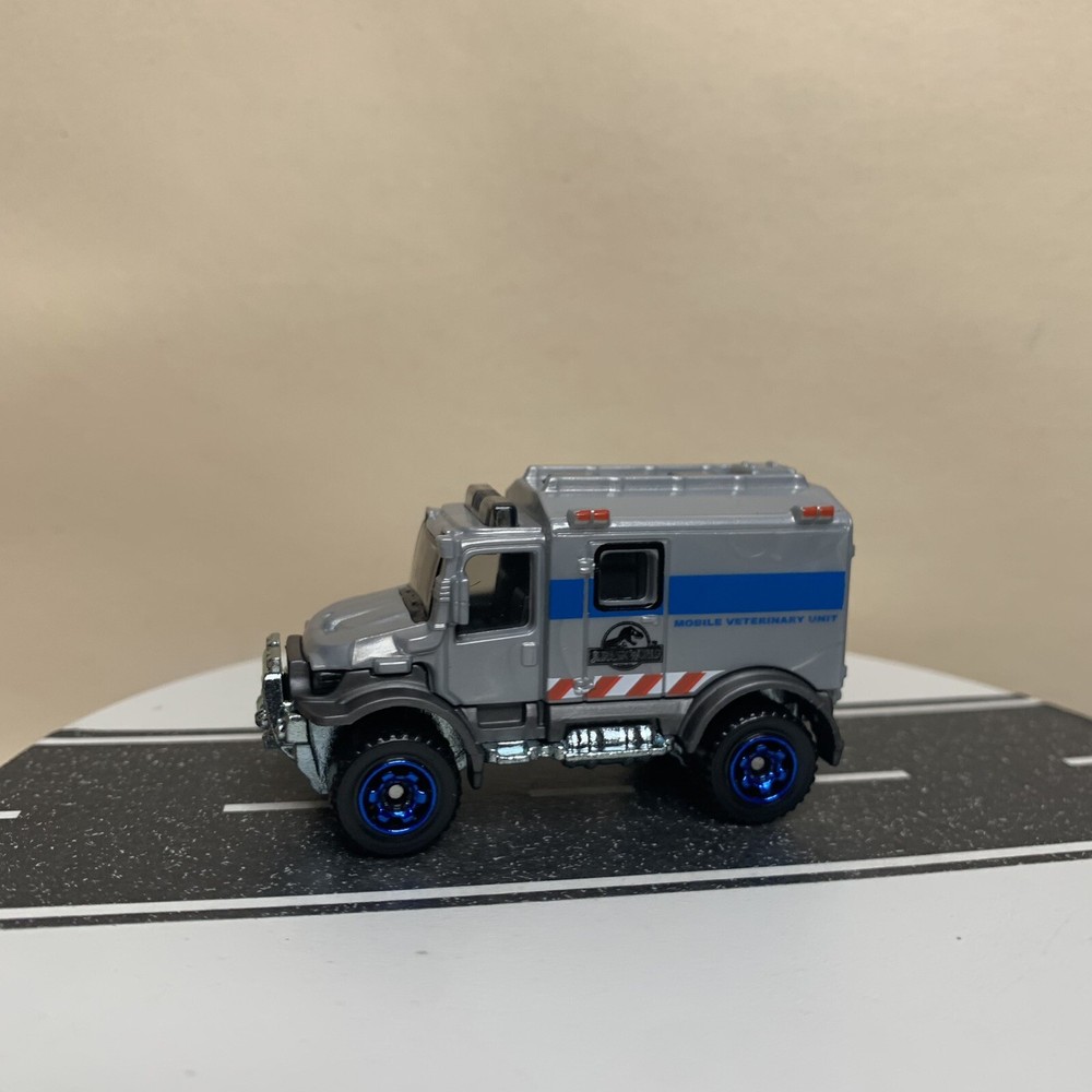 2022 Matchbox Jurassic World Dominion 4x4 Scrambulance Off-Road Ambulance Gray