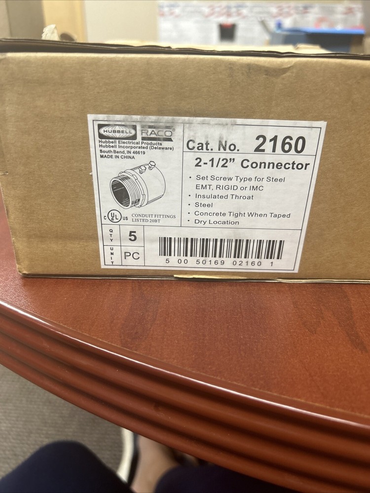 Hubbell 2160 2 1/2 Set Screw Connector